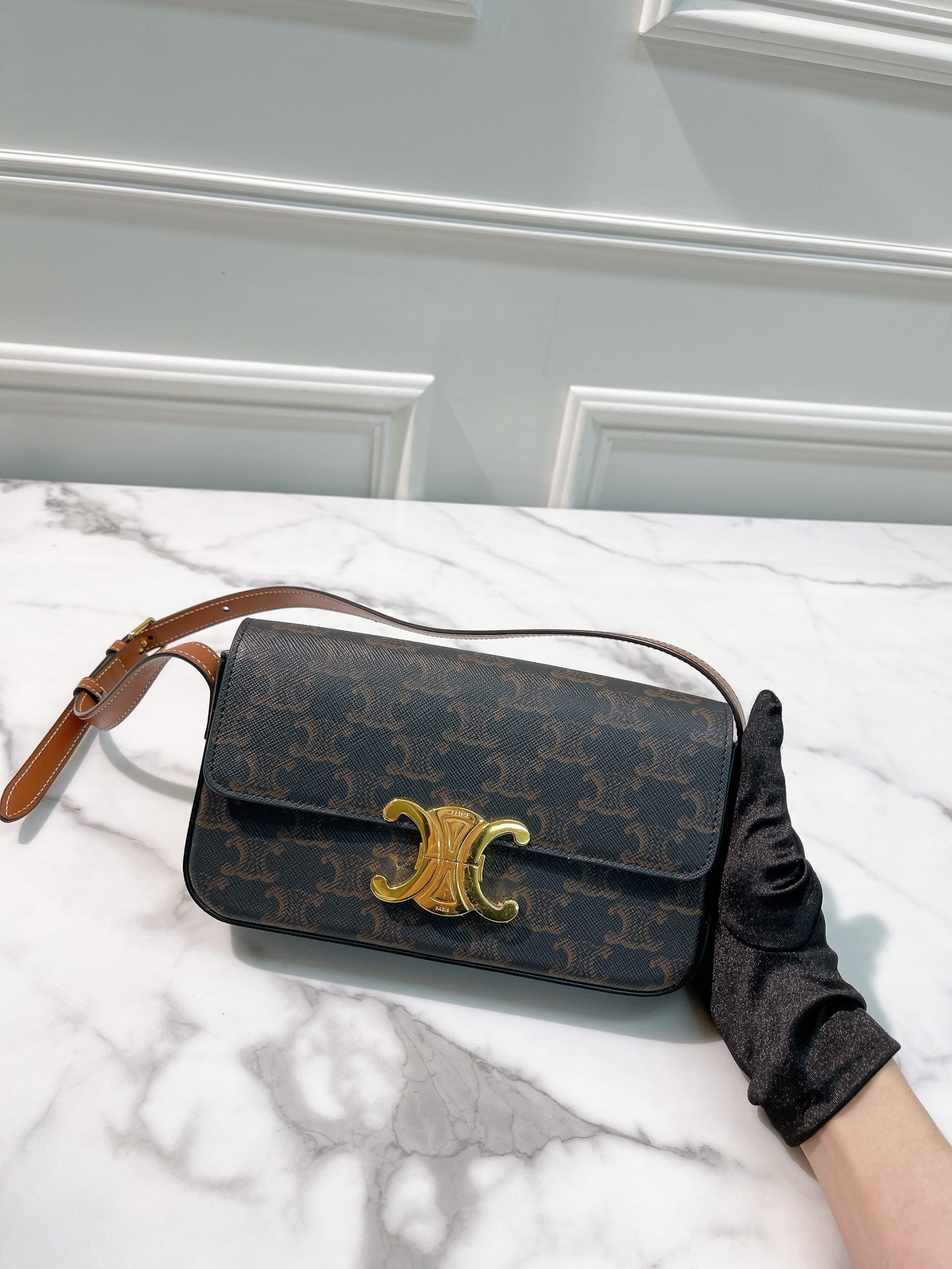CELINE TRIOMPHE SHOULDER BAG - Ahli
