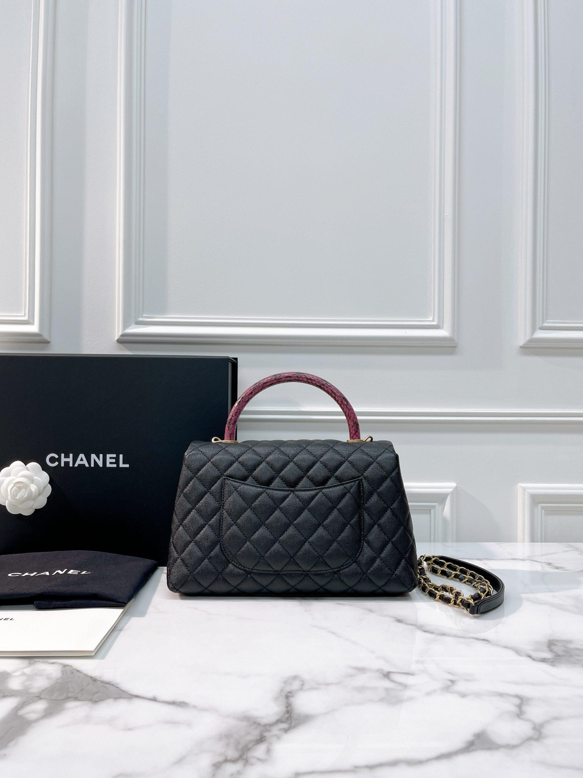 CHANEL cocohandle 25 ノベルティ CHANEL 25S CLASSIC COCO HANDLE BAG 19 CM IN BLACK LAMBSKIN WITH