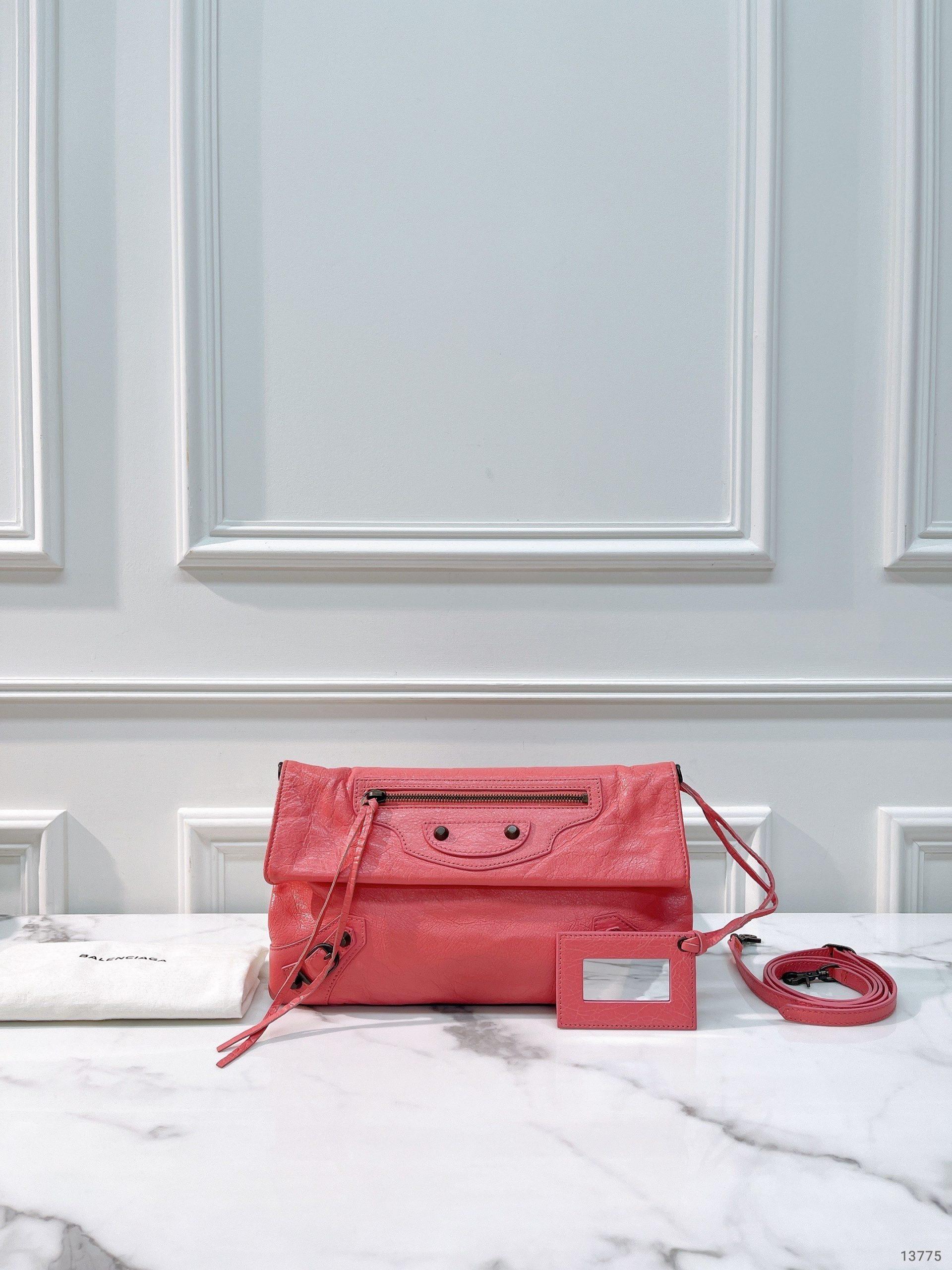 1_SzAh0HB6ReOS7BxbPcvyXkUZBAzbSi4ZzSIqg4KM