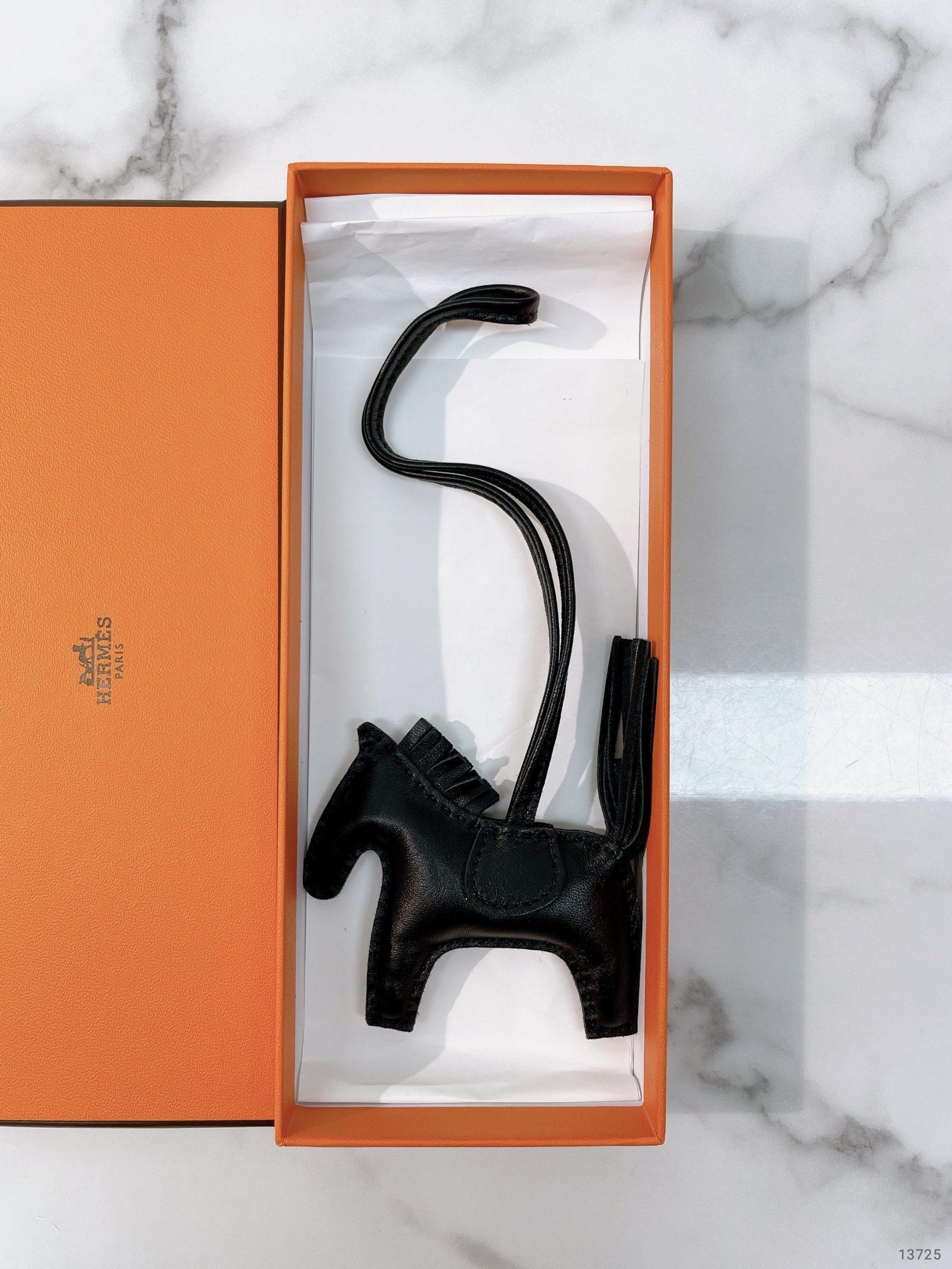 1_UqWNWqlKvx4t0MPs8761WgpyLbzZcVvVFW56W07F