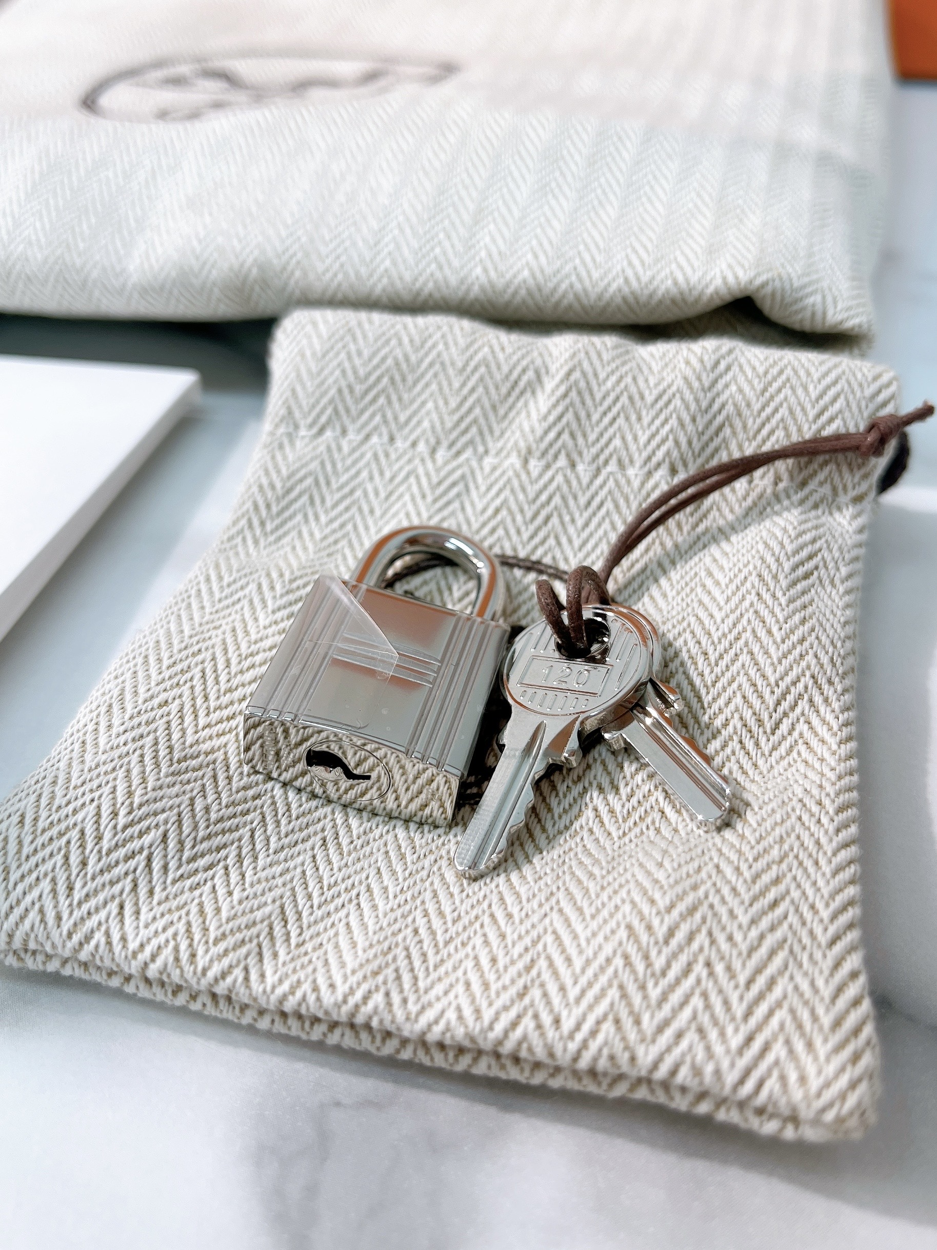 8_Bc7vfj6xIE4BihwwbCdoBYILZWSxyEr76fDaKBaV