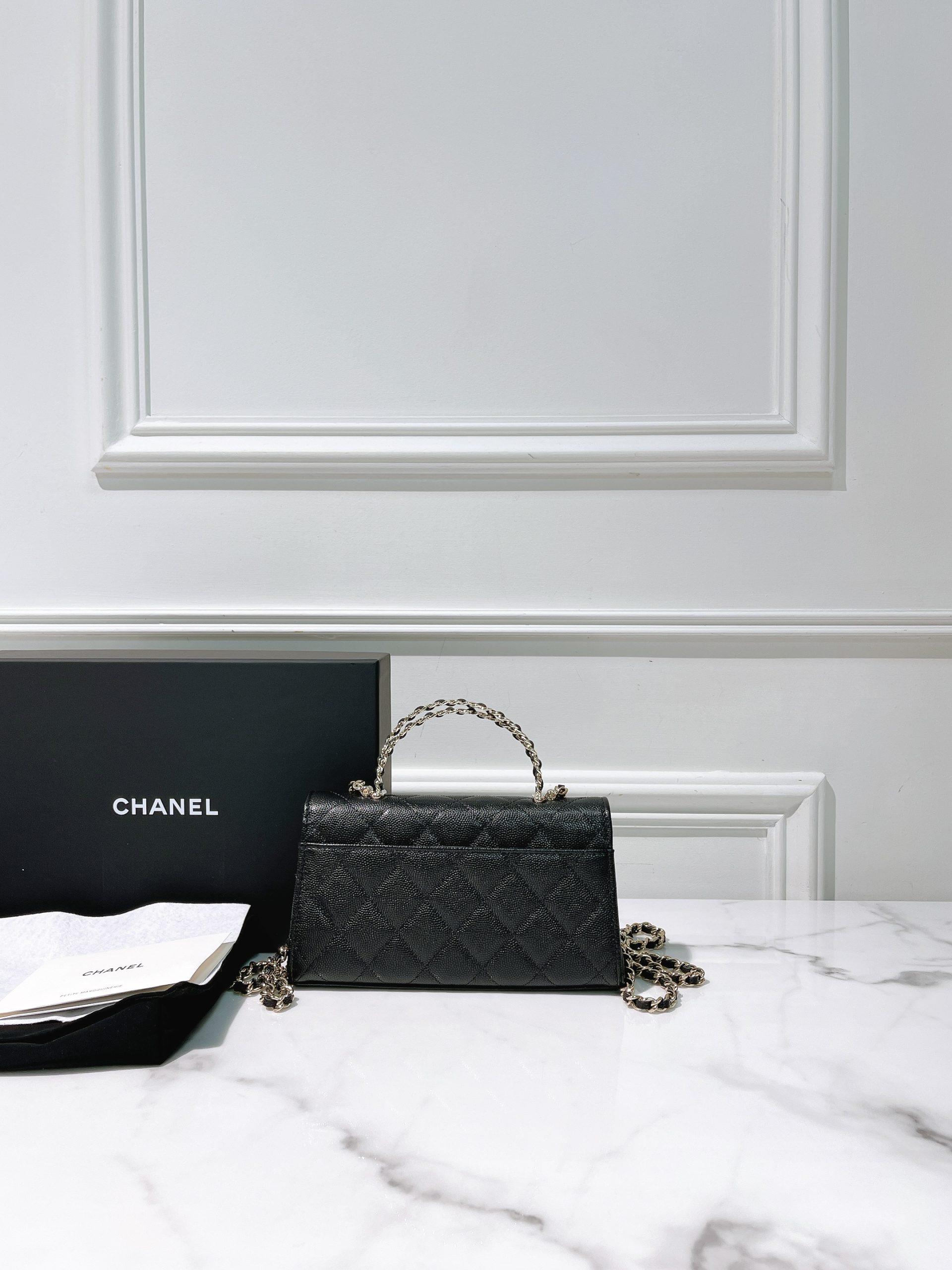 25SS【個性的で存在感のある素敵なデザイン】◆CHANEL◆バングル New in depth video about the Chanel 25 bag! #luxurybags